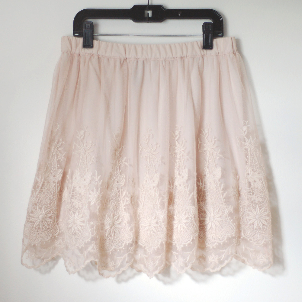Divided cream ivory lace mini skirt